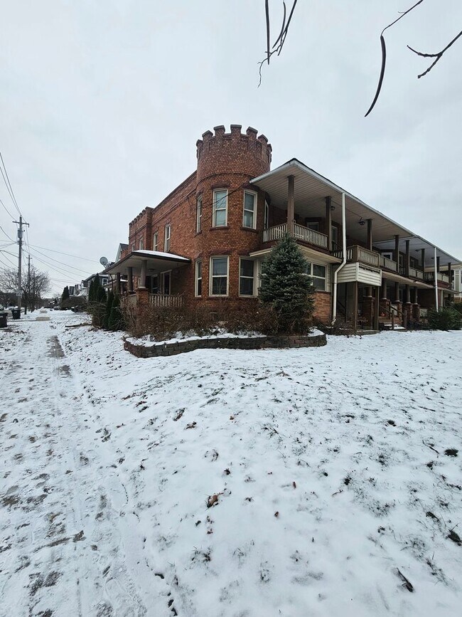 Photo - Clifton/Warren Rd 13 Units Unit 1172 Warren Rd #1