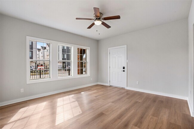 Photo - 1115 Hogan St