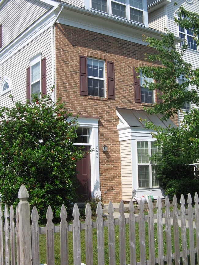 Odenton, 3 level twhs, end unit, Master su... - Odenton, 3 level twhs, end unit, Master su... House