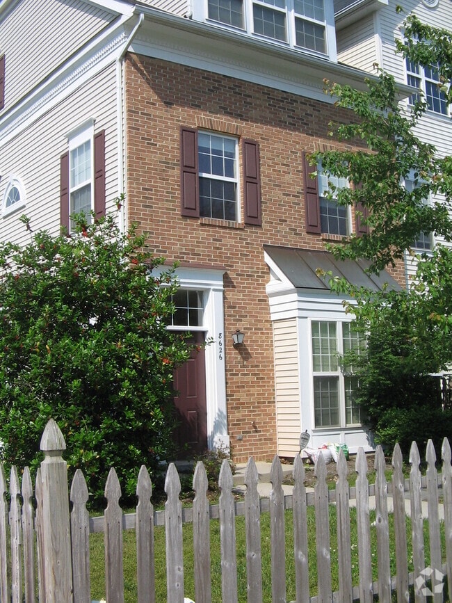 Building Photo - Odenton, 3 level twhs, end unit, Master su... Rental
