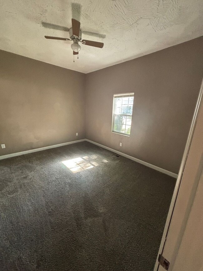 Photo - 2027 N Weller Ave