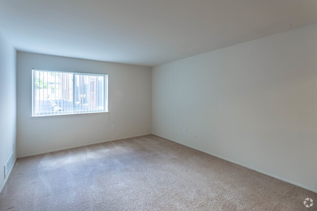 1 BR, 1 BA - 650 SF