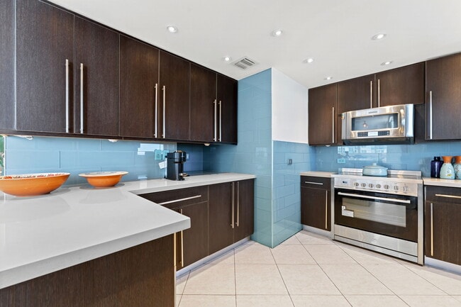 Photo - 5005 Collins Ave