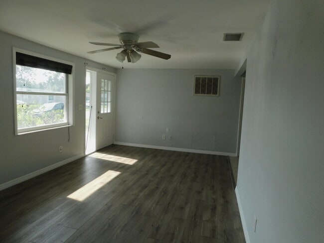Living rm - 2540 Chancery Dr Casa