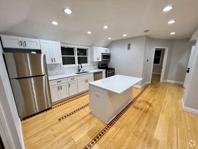 Building Photo - 145 Surrey St Unit 2 Rental