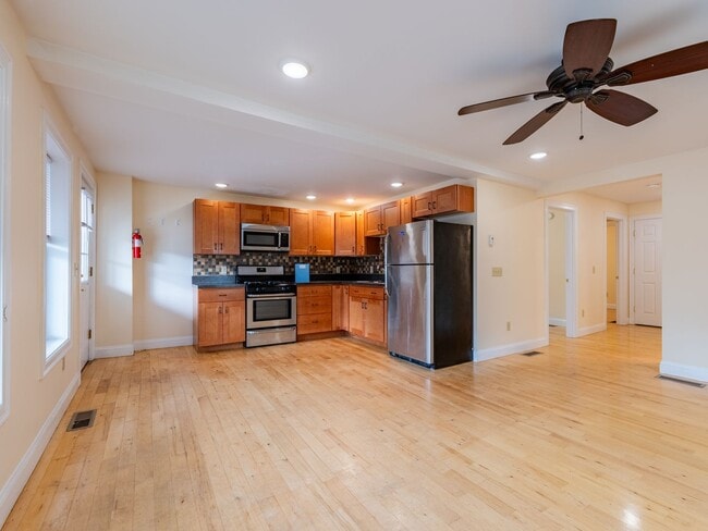 57 Hyde St Unit B