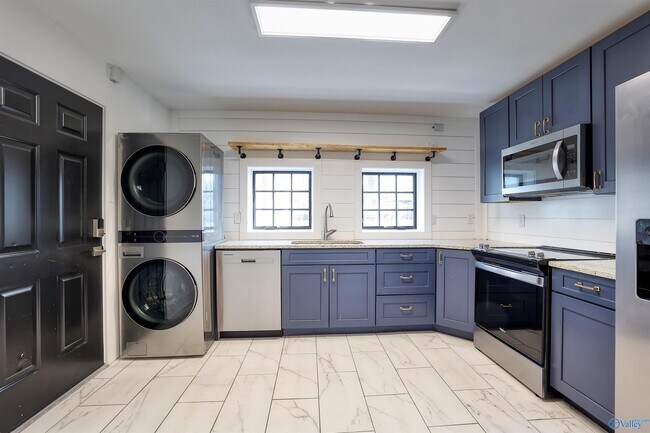 Building Photo - 1122 NE Wellman Ave Unit 4 Rental