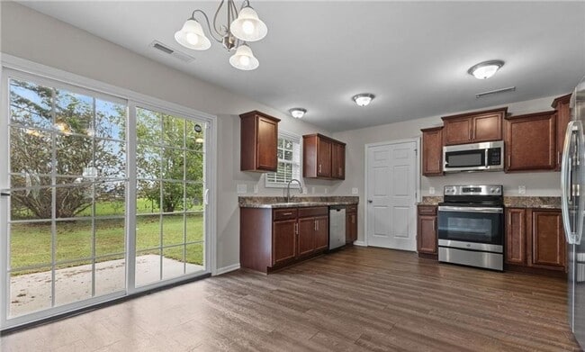 Photo - 1595 Rossmore Dr