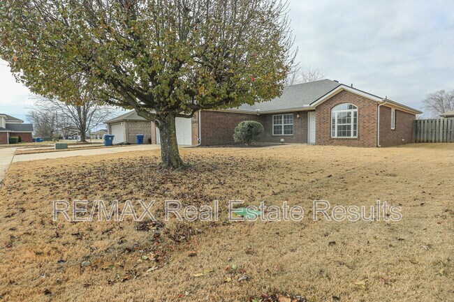 Photo - 1202 SW Cabriolet St