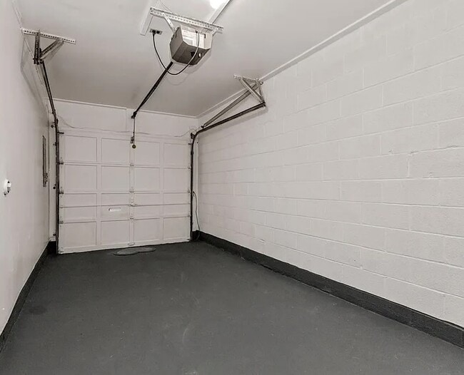 Photo - 1902 Curtis Ct SE