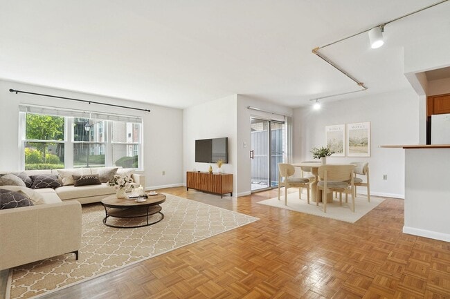 Building Photo - 1111 River Rd Unit C6 Rental