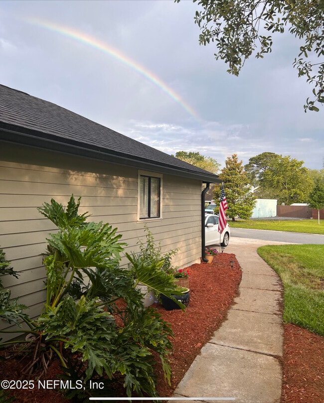 Photo - 1809 Kings Way