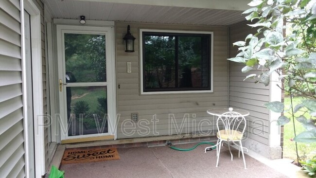 Photo - 6433 Wainscot Dr SE