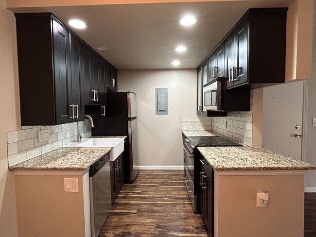 Photo - **Leasing Special** Newly renovated 1 Bed/...