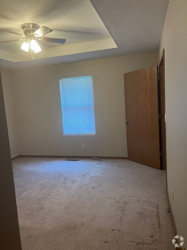 Building Photo - 3 bedroom/1.5 bathrooms Rental
