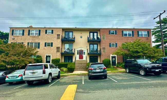 Building Photo - Sail into this 2BR 1BA at the Mayflower Co... Unit T2 Rental