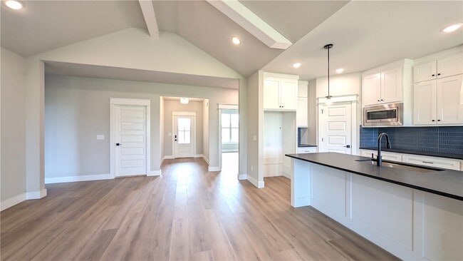 Photo - 308 White Oak St
