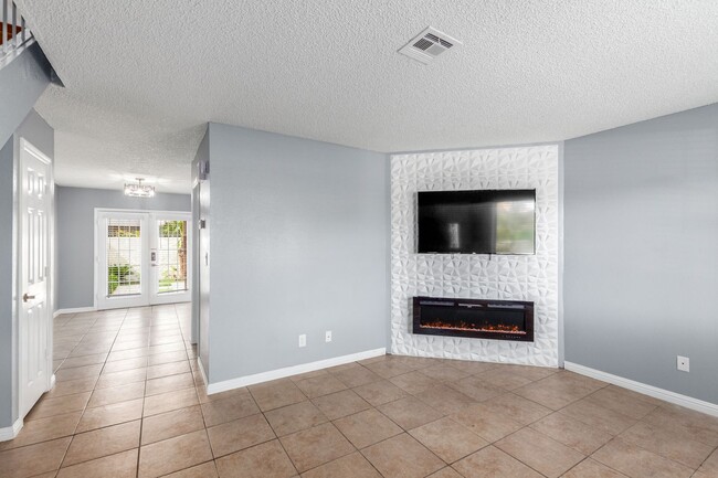 Building Photo - Remodeled 2 bedroom unit just minutes from... Rental