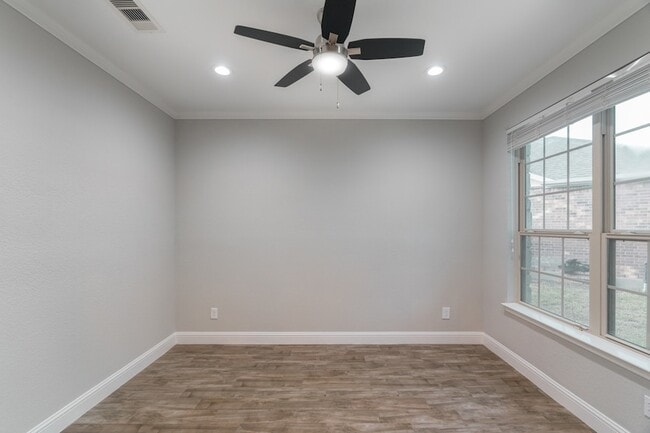 Photo - 50 Tidwillow Pl