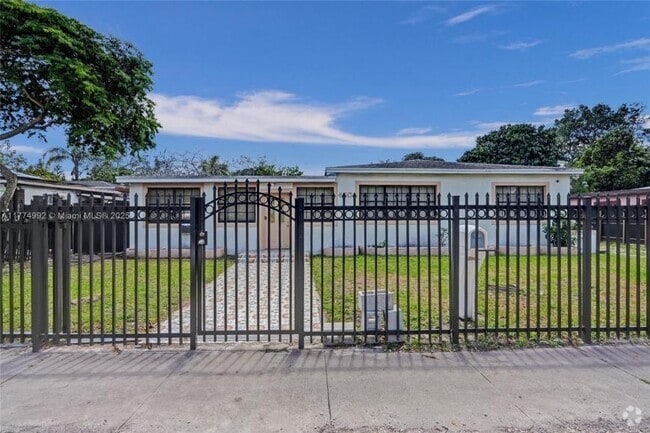 Building Photo - 4 bedroom in North miami FL 33162 Rental
