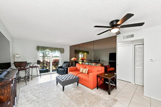 Photo - Charming 2-Bed Condo Retreat with Granite Touches in Sunny Venice! Unit Apartment 119