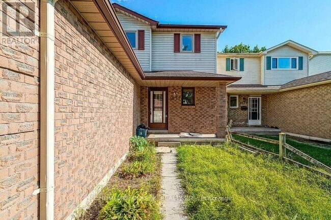 Photo - 1577 Norwill Crescent