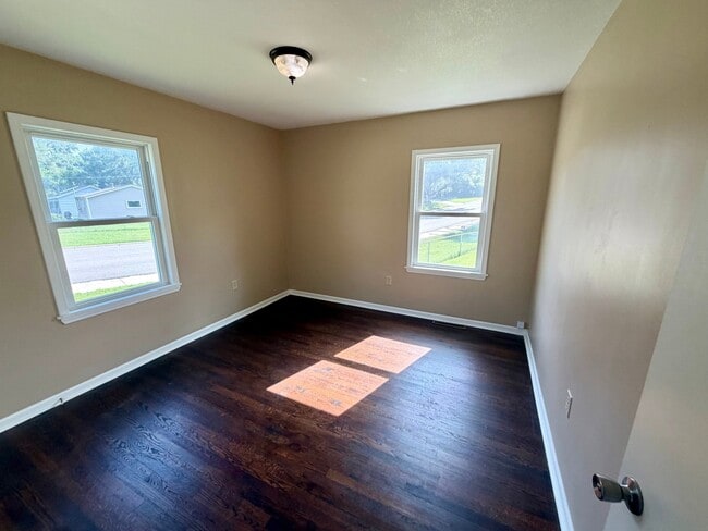 Photo - 600 N 82 St