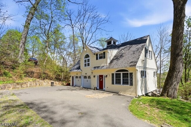 Photo - 1 Conklin Ave