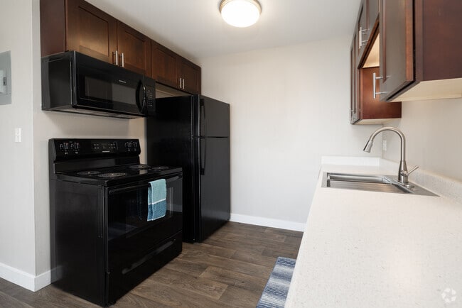 2BR, 1BA - 650SF - Kitchen