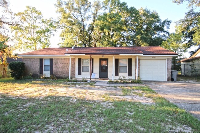 Building Photo - 4BR Ranch-Style Home off Olive Rd – Fenced Yard & Garage – Available 2/2
