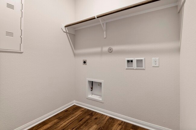 Photo - 320 Kingston Wy