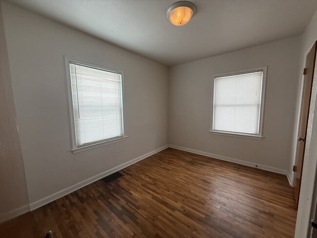 Photo - 3115 Seneca Ave