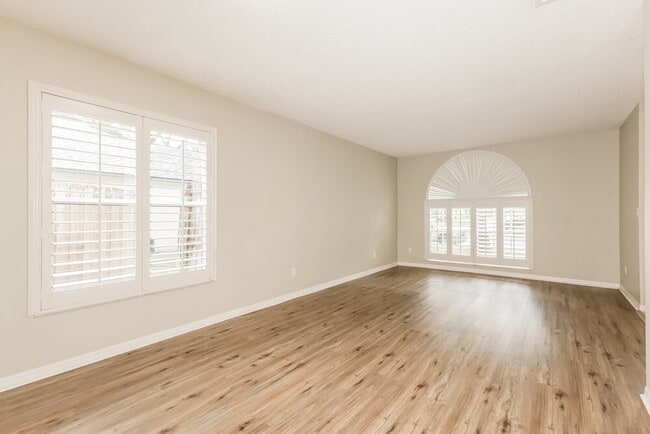 Photo - 2321 Lyncrest Ct