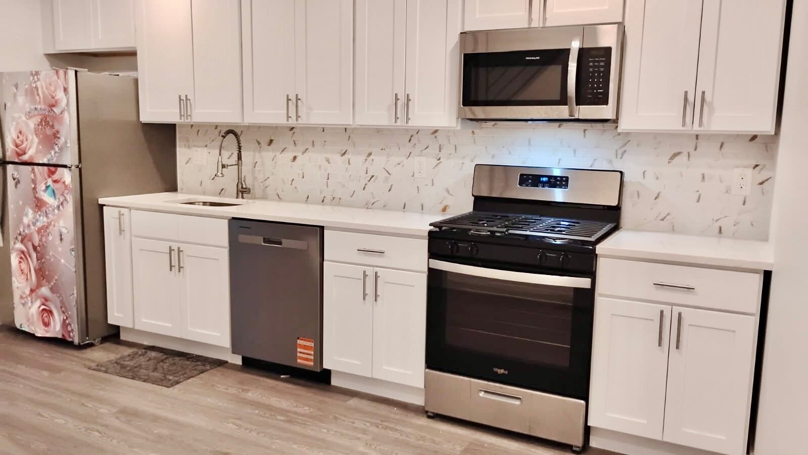 Photo - 2252 Greenwich St