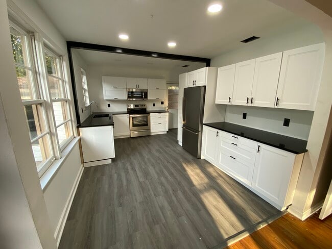 Cocina - 1445 Rensselaer Ave