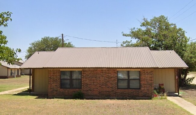 Building Photo - 400 NW 2nd St Unit #400