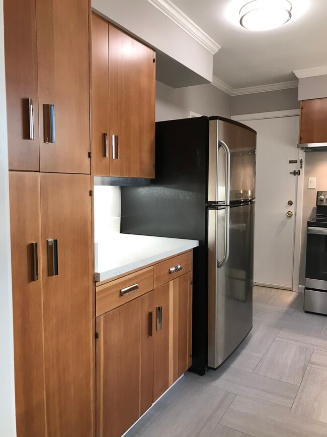 Kitchen (of similar unit) - 111 Elm St