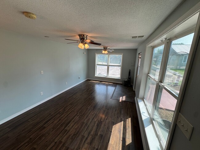 Photo - 6815 Curran Rd