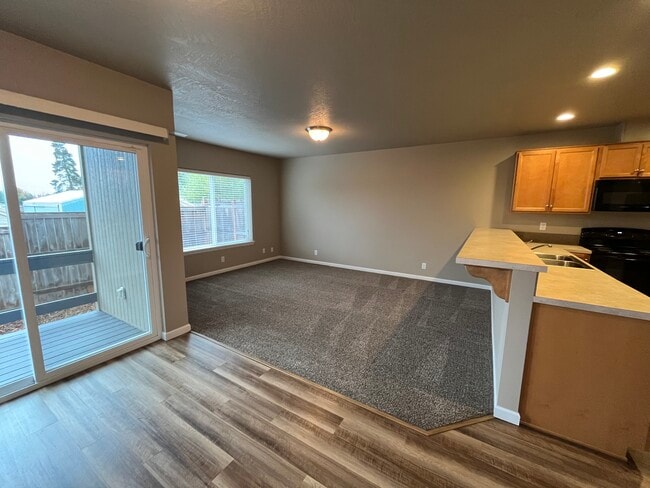 Photo - 952 S 58th St