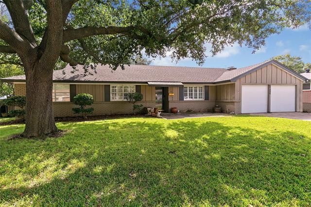 Photo - 6728 Victoria Ave