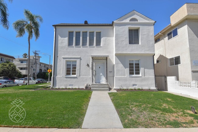 Photo - 1069 S Holt Ave Unidad 1069