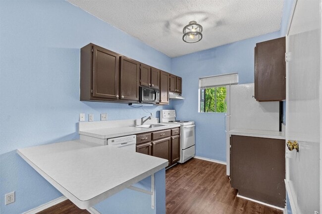 Photo - 3206 King St Unit 204