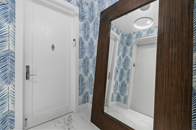 Photo - 1 Water Clb Wy Unit Ph2204