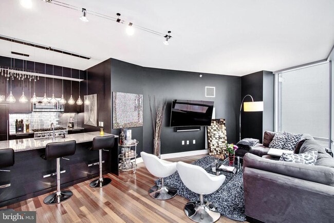 Building Photo - 1414 S Penn Square Unit 7A