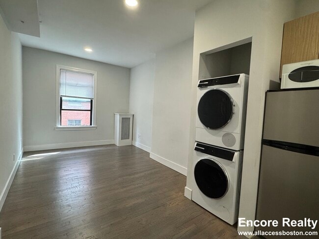 274 Newbury St Unit 1