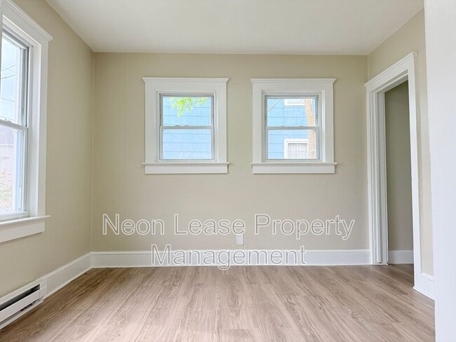 Photo - 102 Montgomery St
