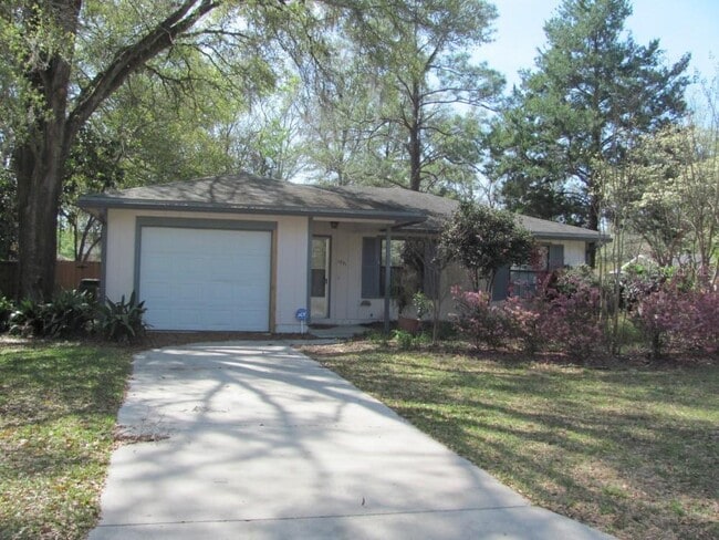 Building Photo - 1731 NW 32nd Pl Rental
