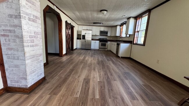 Building Photo - NO HUD NO SECTION 8