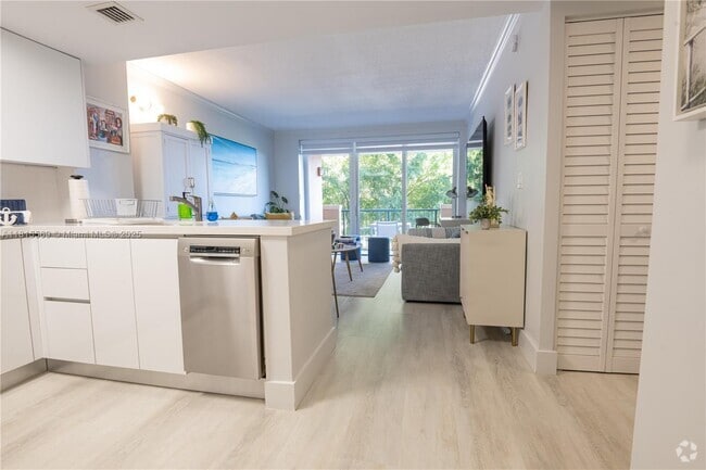 Building Photo - 2951 S Bayshore Dr Unit 505 Rental