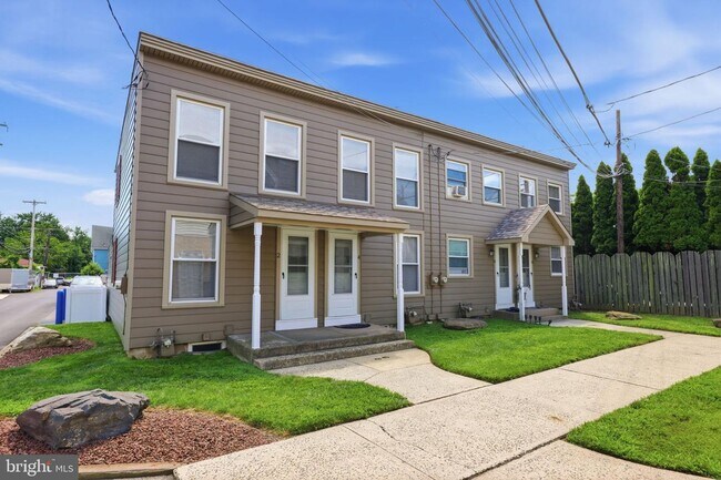 Building Photo - 2-8 Corliss Ave Unit 2 Corliss